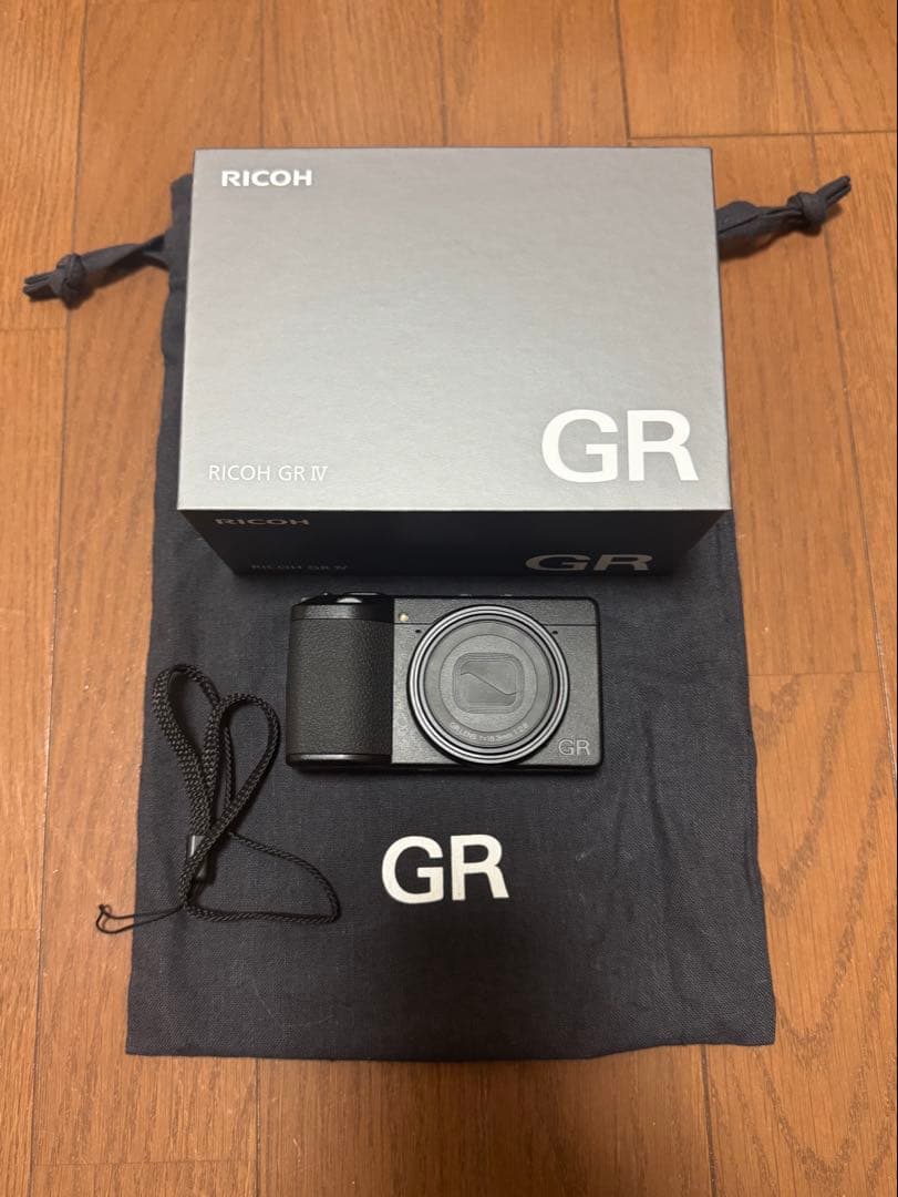 RICOH GR IV + 簡易ストロボ + カメラケース