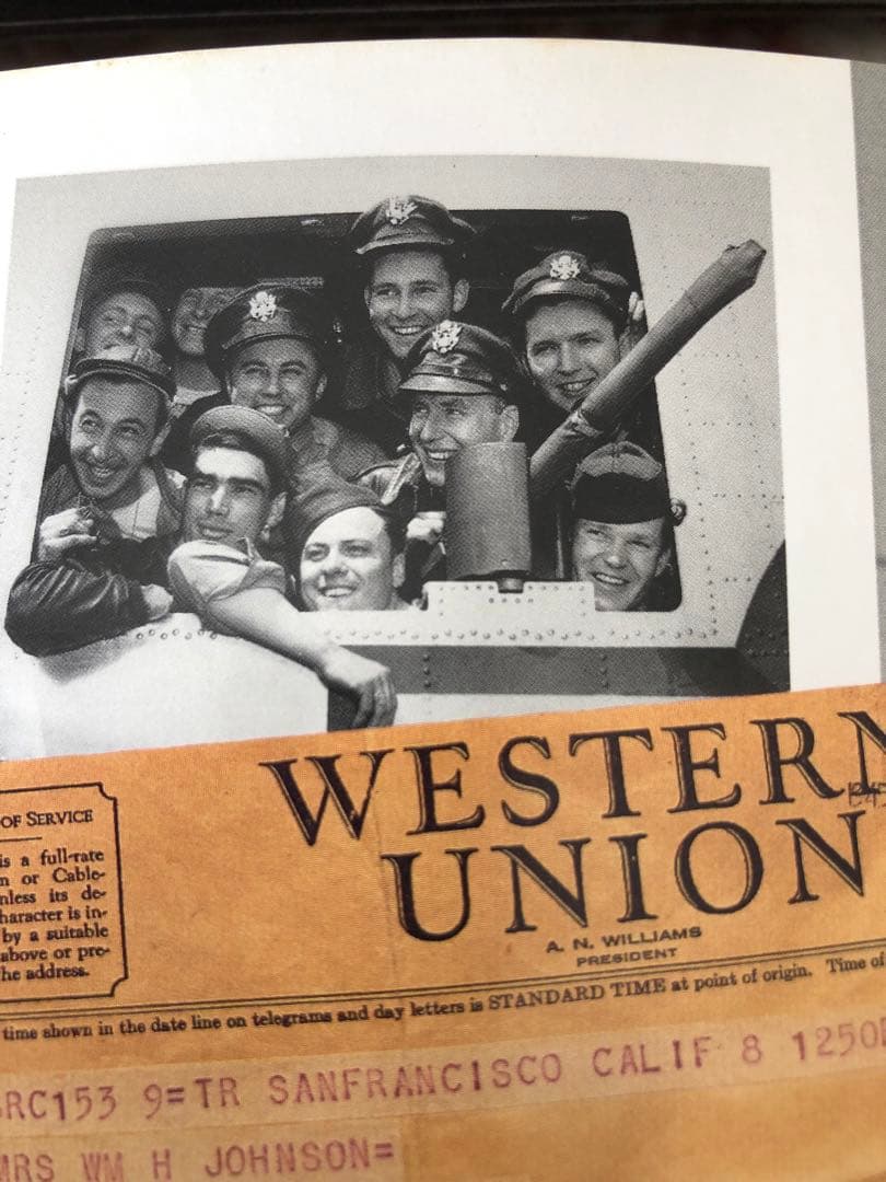 ③アメリカ郵便公社　World War II Remembered 切手アルバム