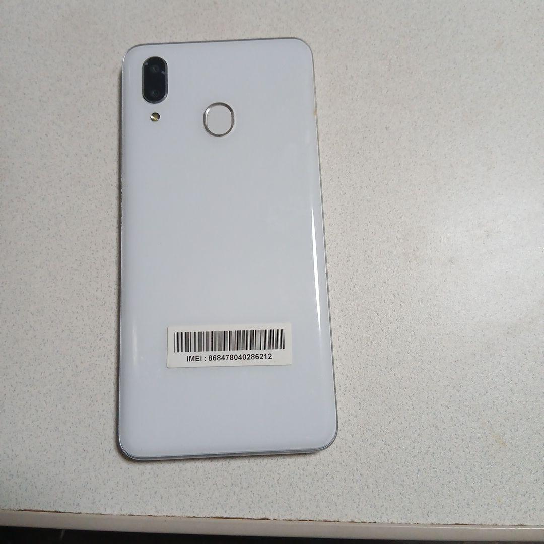 ホワイト スマートフォン デュアルカメラ