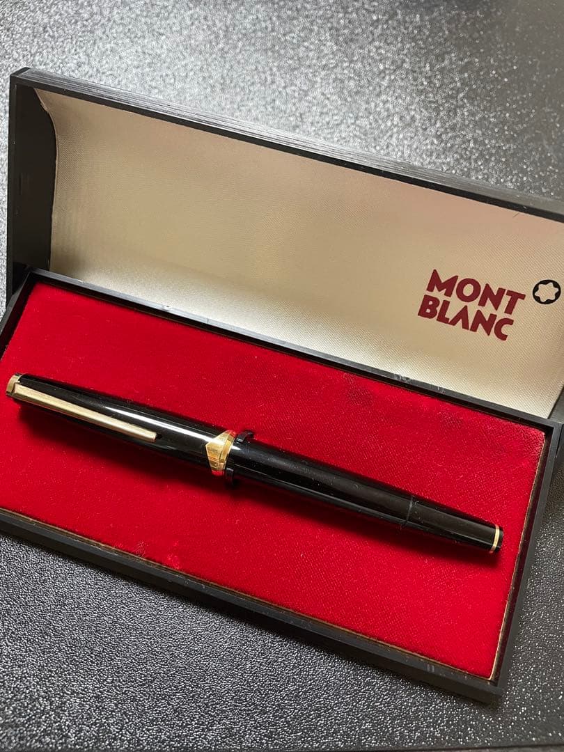 MONT BLANC モンブラン　万年筆 黒　箱あり