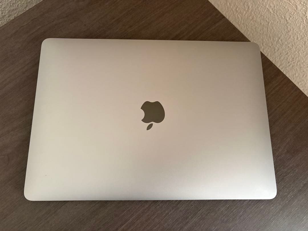 M1 MacBook Air 256GBストレージ　8GBメモリ　本体のみ