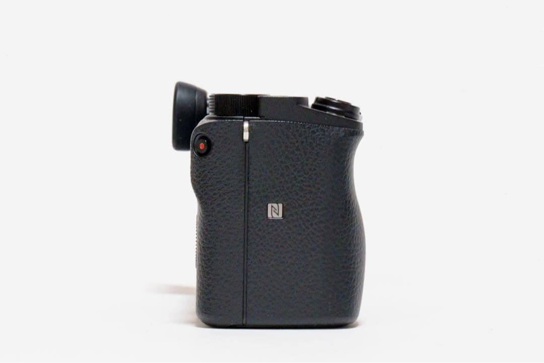 【美品】SONY α6400 ミラーレスカメラ（ボディのみ） ILCE-6400