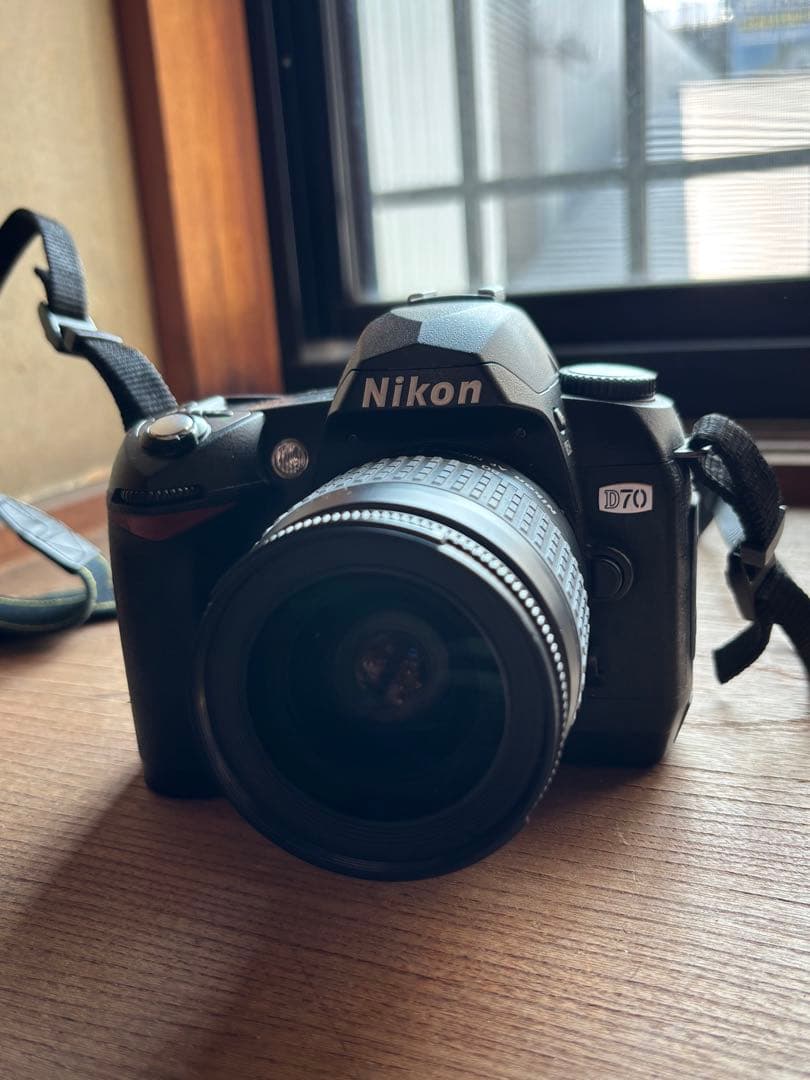 Nikon D70 デジタル一眼レフカメラ 本体とレンズ付き