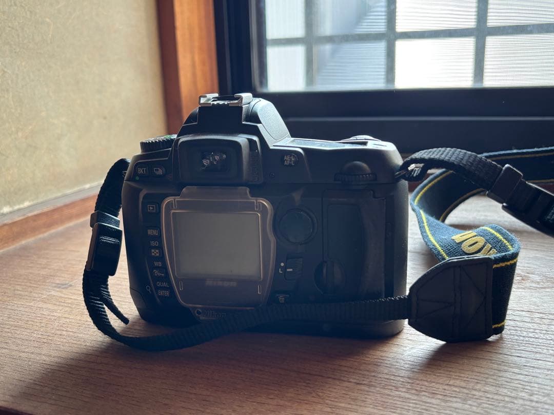 Nikon D70 デジタル一眼レフカメラ 本体とレンズ付き