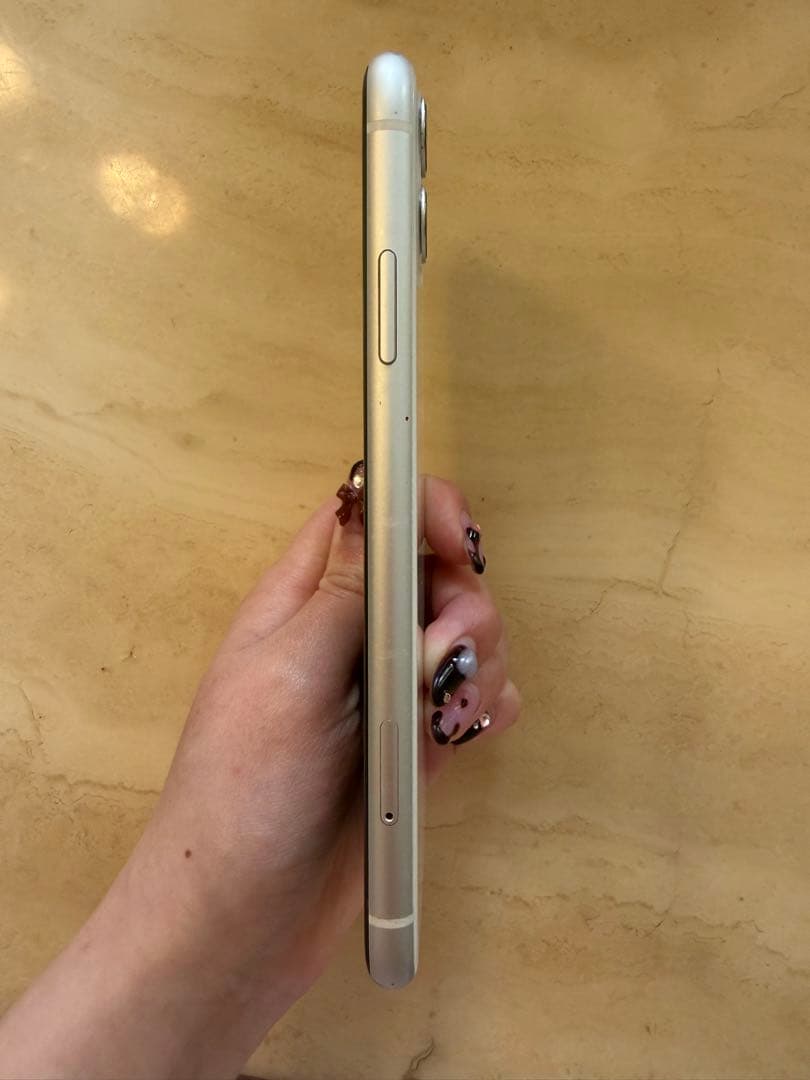 iPhone11 64GB ホワイト本体 SIMフリー