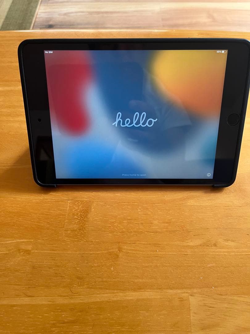 iPad mini 4 128GB (使用中) 保護フィルム、黒カバー付き