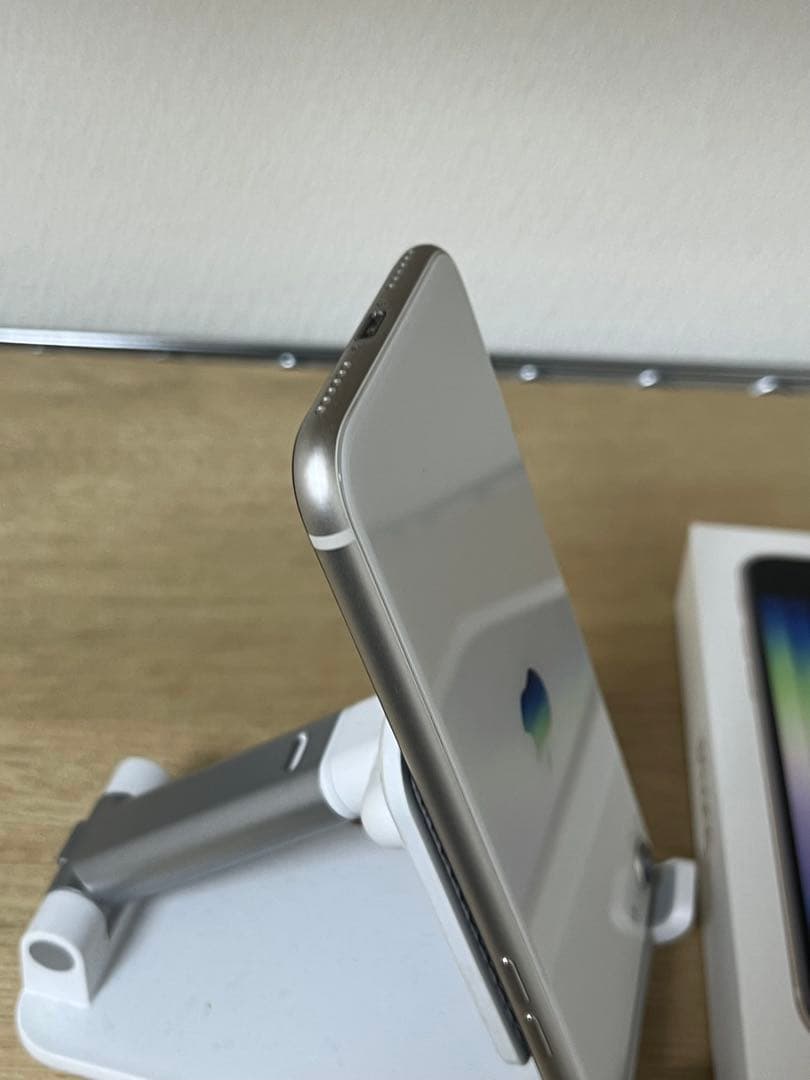 Apple iPhone SE (第3世代) ホワイト 128GB SIMフリー
