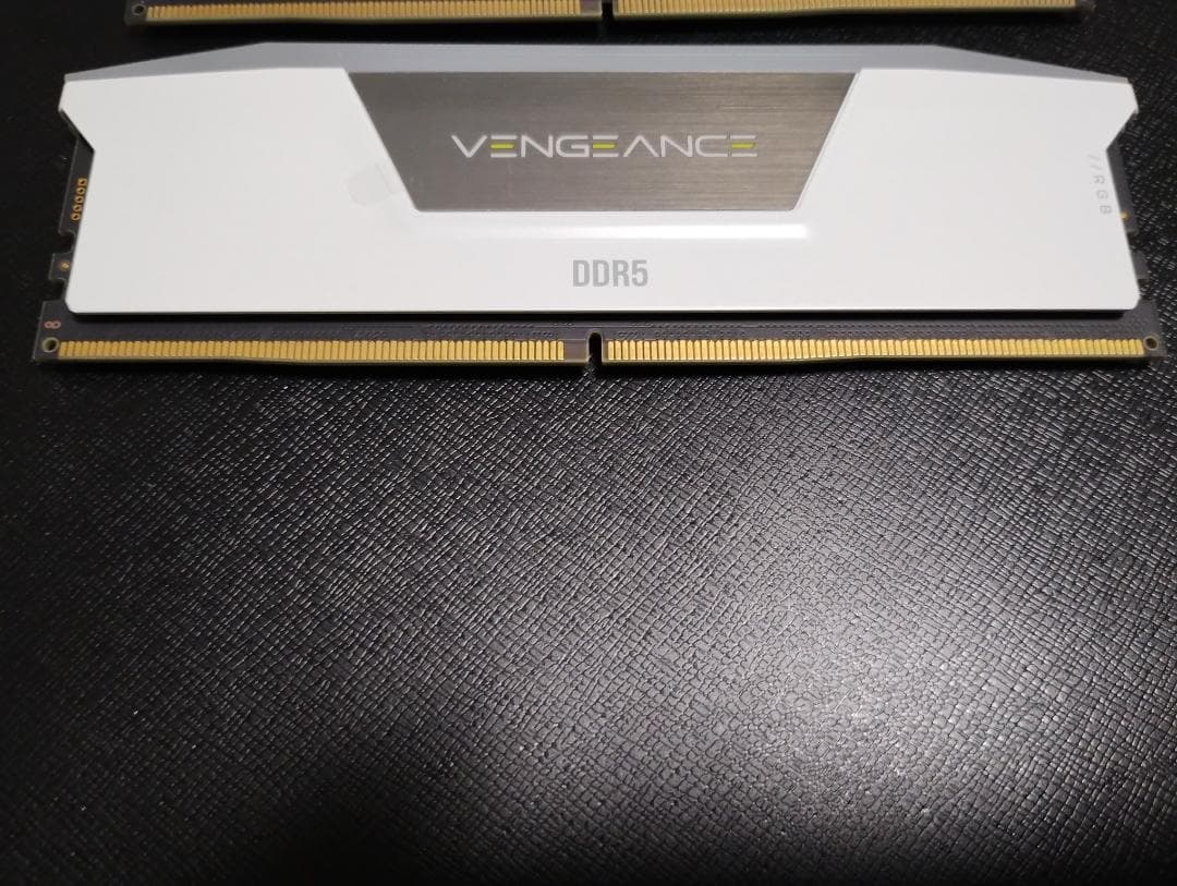 メモリー DDR5 32GB (2x16GB)Corsair Vengeance5200