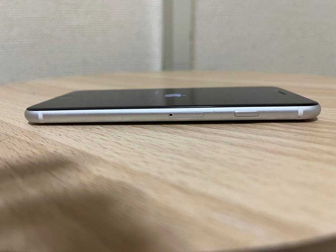 Apple iPhone 第2世代SE 本体　64GB バッテリー残81%