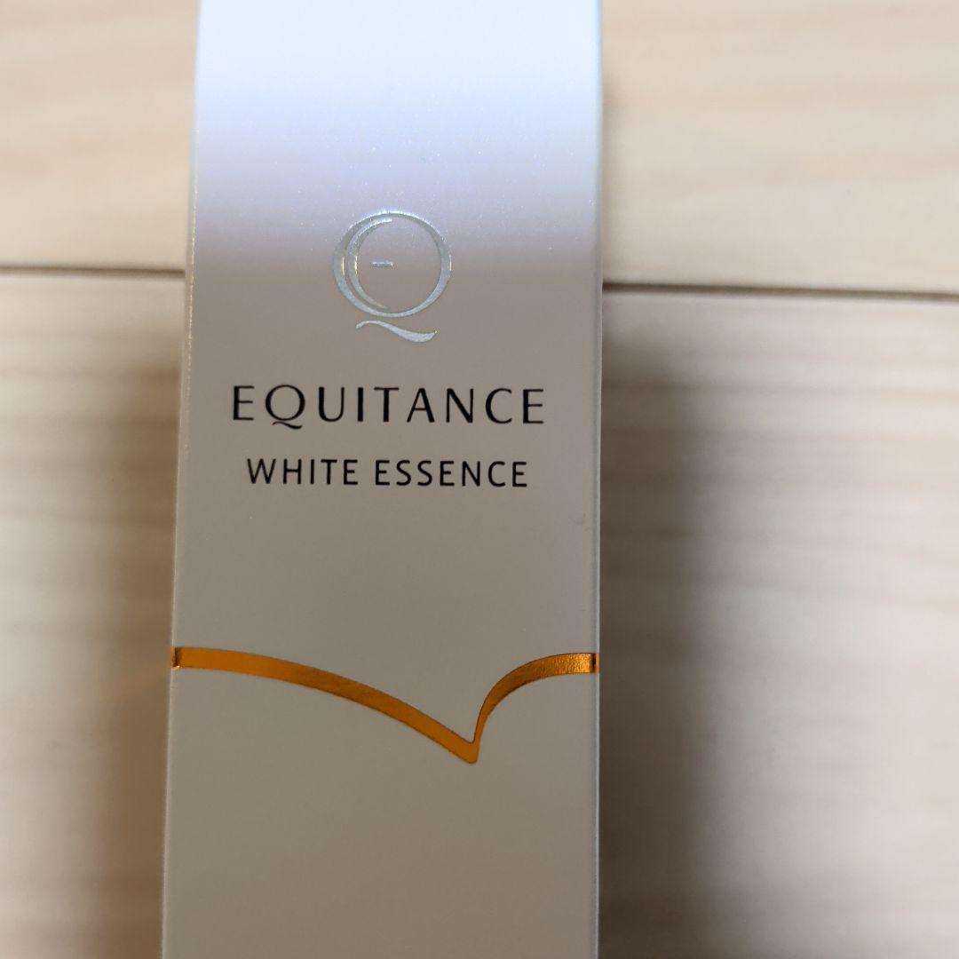 EQUITANCE WHITE ESSENCE 化粧水