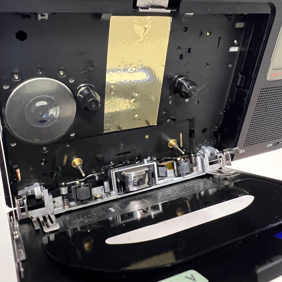 ② aiwa TP-80 VZRS カセットレコーダー 通電 ケース付 ジャンク
