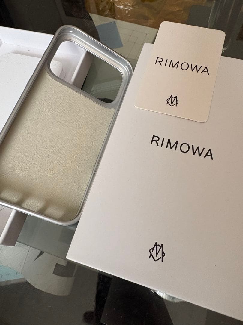 RIMOWA iPhone17 PRO ケース シルバー