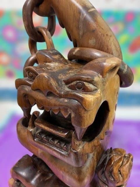 レアな伝統工芸：ハリマオ「虎＝Harimau」の一本彫り彫刻。勇気や強さの象徴。