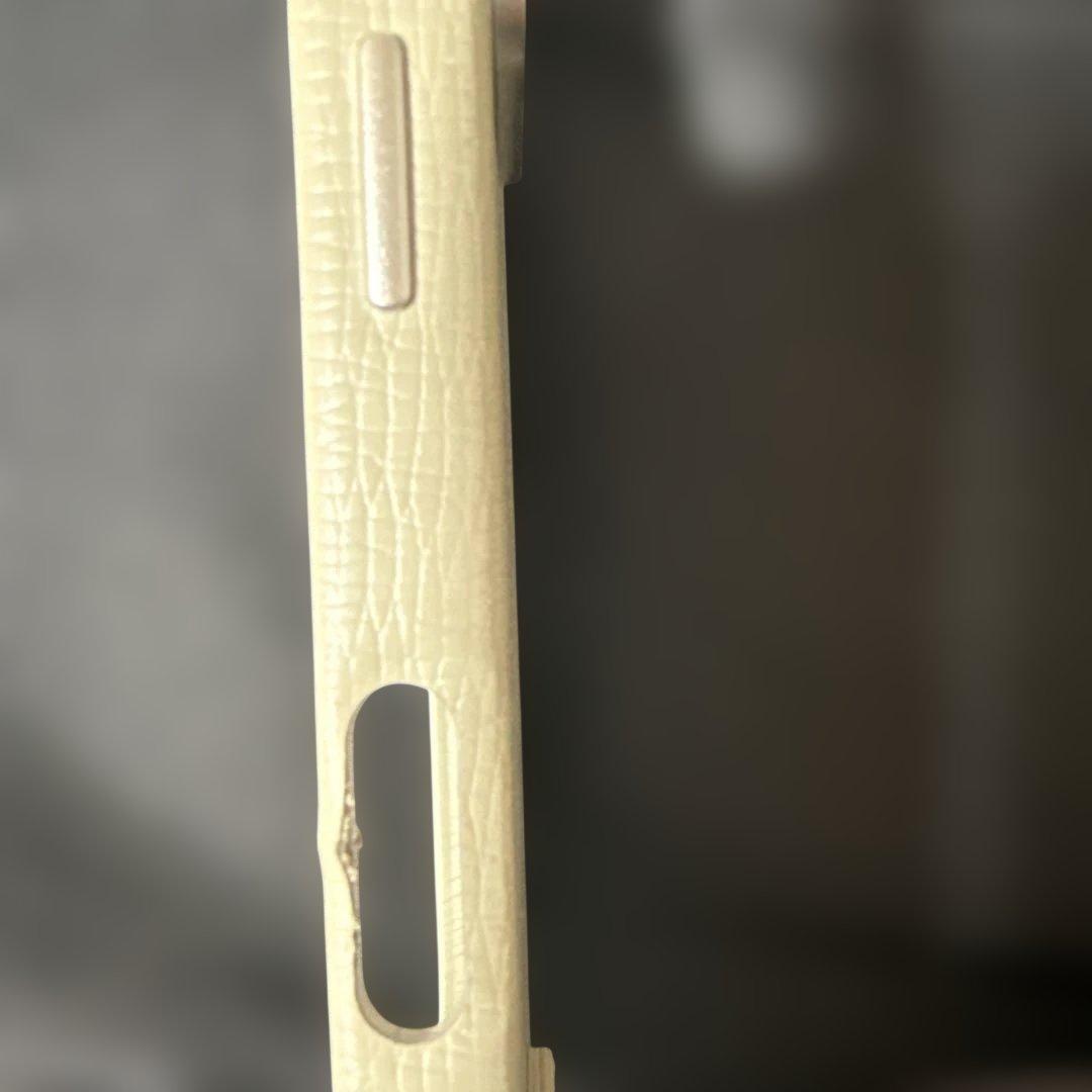 objects.io iPhone16Pro ホワイトベージュ