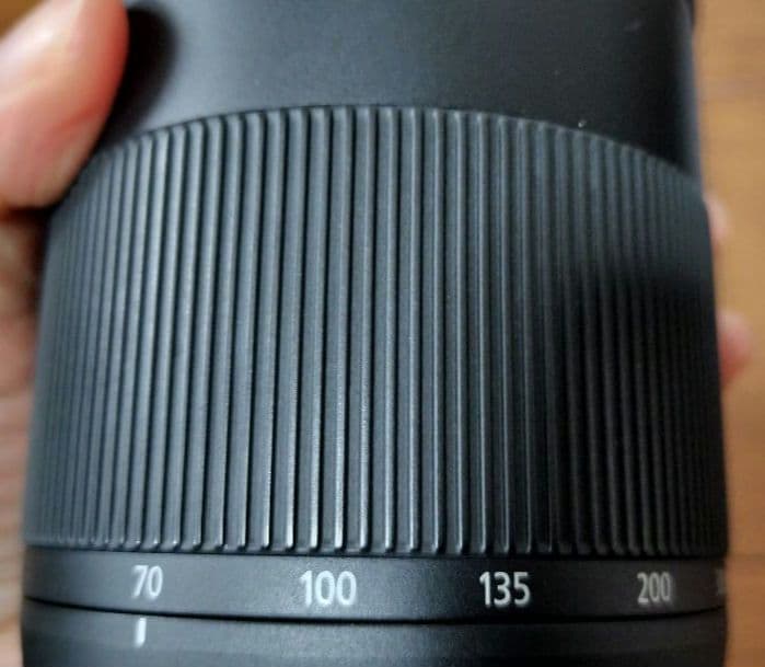 CANON EF70-300mm F4-5.6 IS II USM　ET-74B