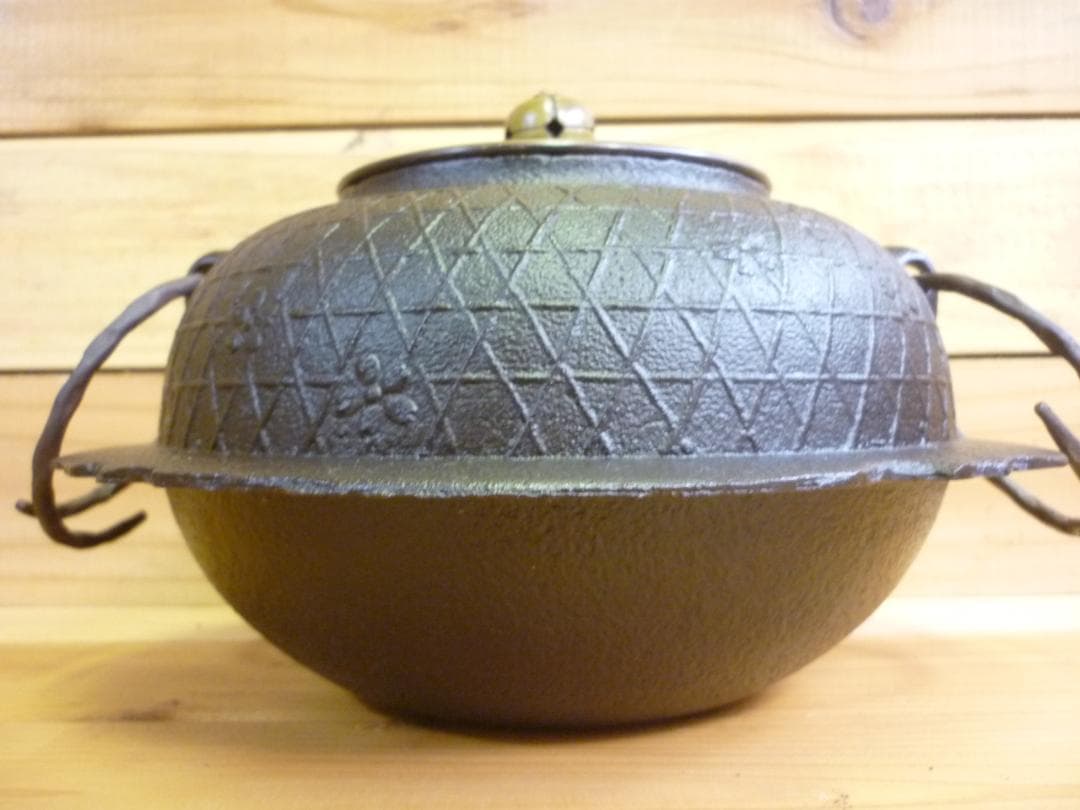 中古 透木釜 桜川地紋 鋳物鉄 平羽付釜 梅摘 茶道具 茶道 鉄分補給 サビ錆