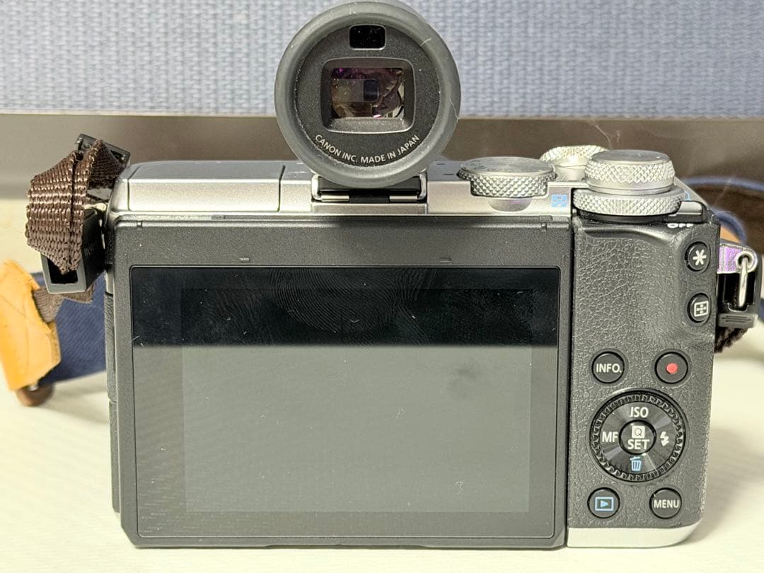 デジタルカメラ EOS M6 Double Zoom EVFKIT