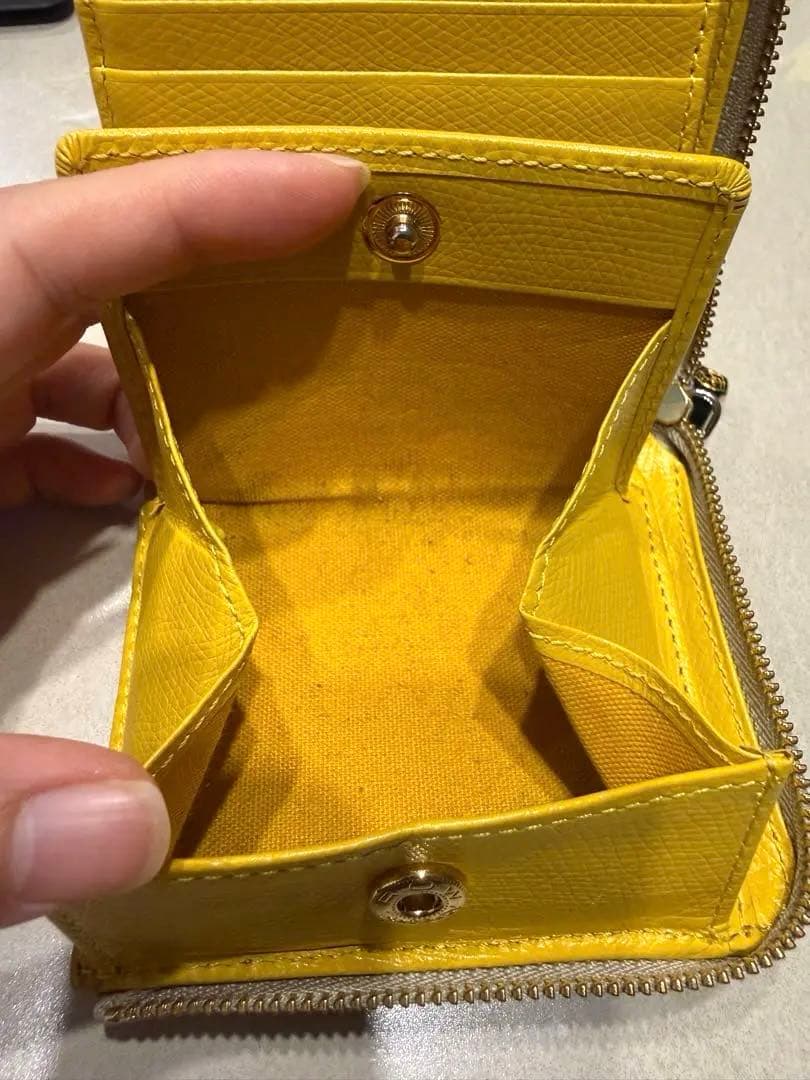 VIOLAd'ORO ヴィオラドーロ　PORTA（ポルタ） 二つ折り財布