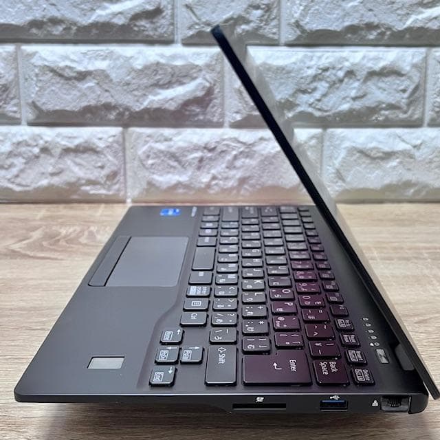 美品！2023年製《超ウルトラスリム》！大容量SSD搭載！LIFEBOOK