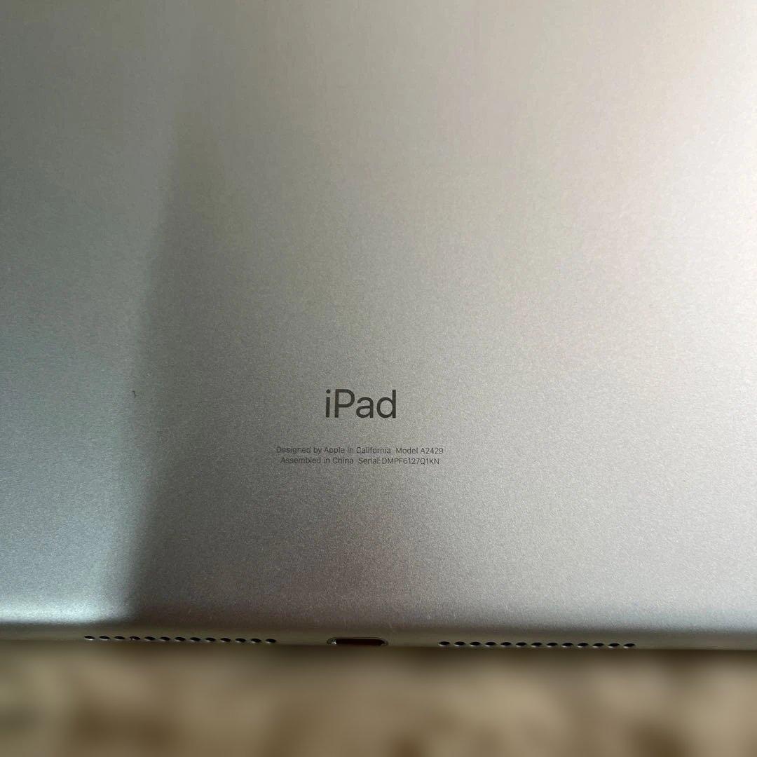 Apple iPad (第８世代)32GB シルバー 中古