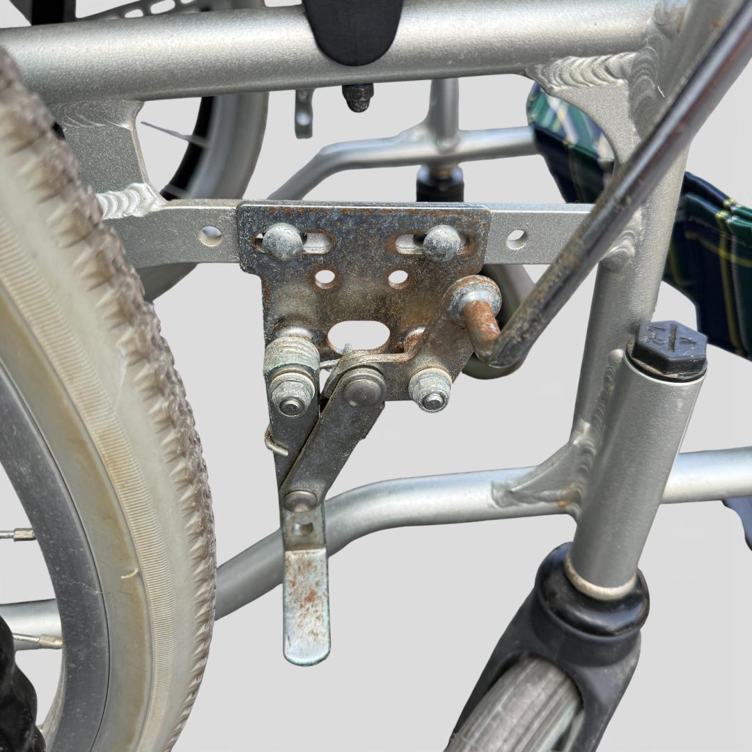 カワムラ自走式車椅子 KAJ102SB-40 ノーパンクタイヤ 背折れ介護 介助