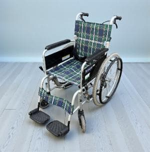 カワムラ自走式車椅子 KAJ102SB-40 ノーパンクタイヤ 背折れ介護 介助