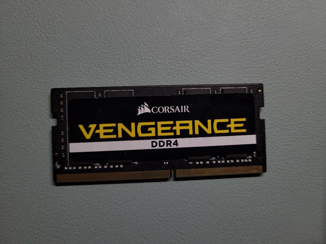 メモリー CORSAIR VENGEANCE DDR4 16GB 2666mhz