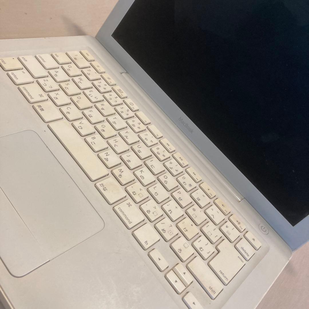 ジャンク品　ハードディスクなしMacBook A1181 ホワイト