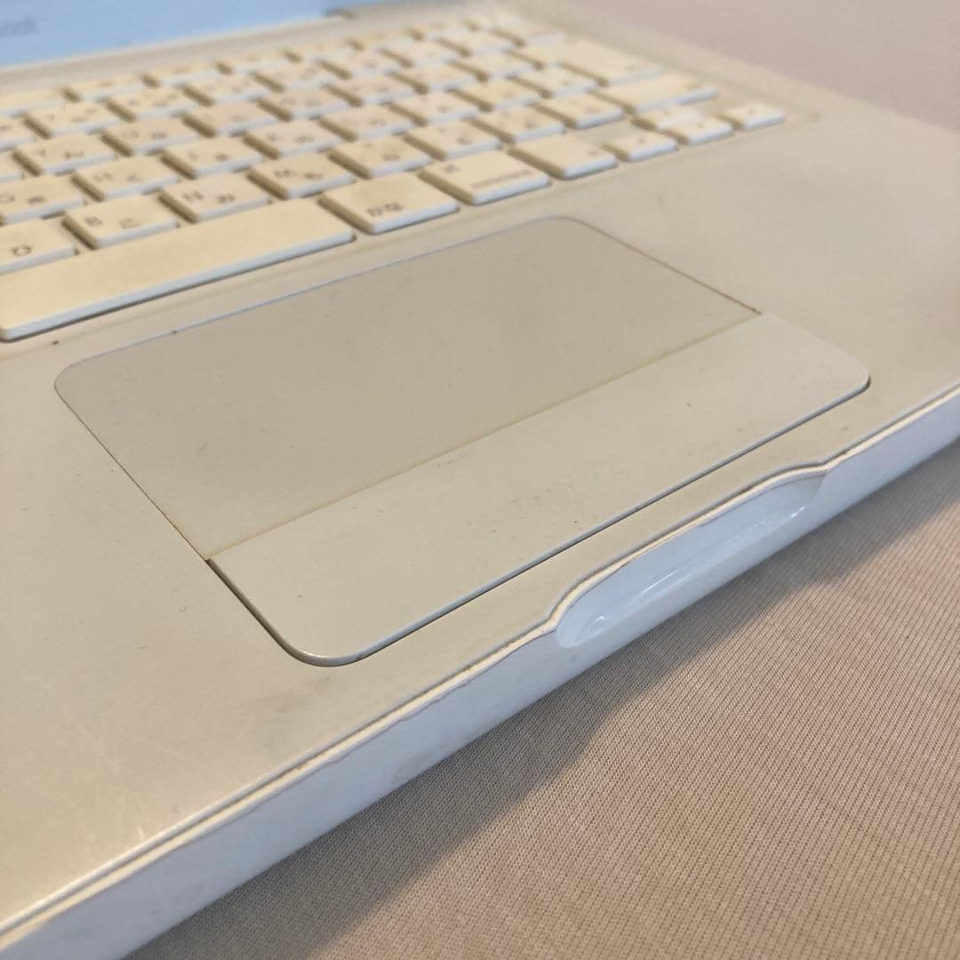 ジャンク品　ハードディスクなしMacBook A1181 ホワイト