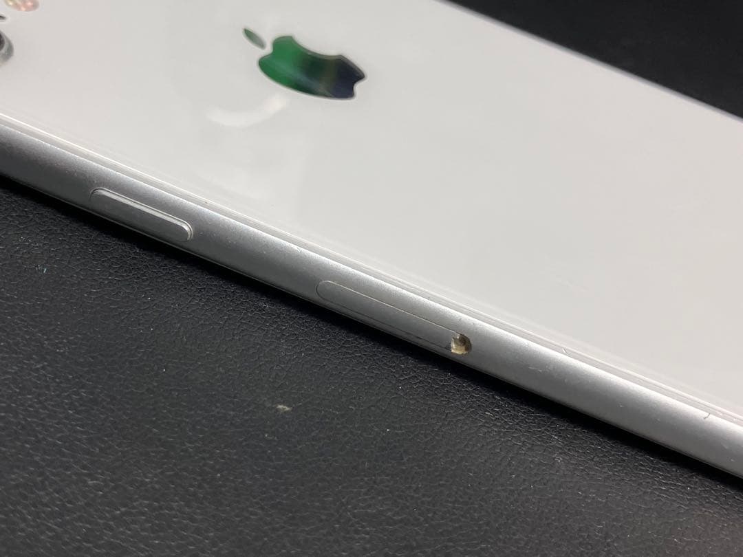 動作確認済 iPhone8 ホワイト 64GB画面ヒビあり SIMフリー