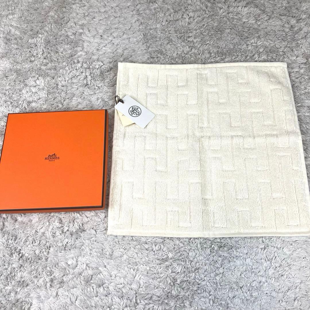 HERMES エルメス H柄　ハンドタオル ホワイト 白　カレタオル