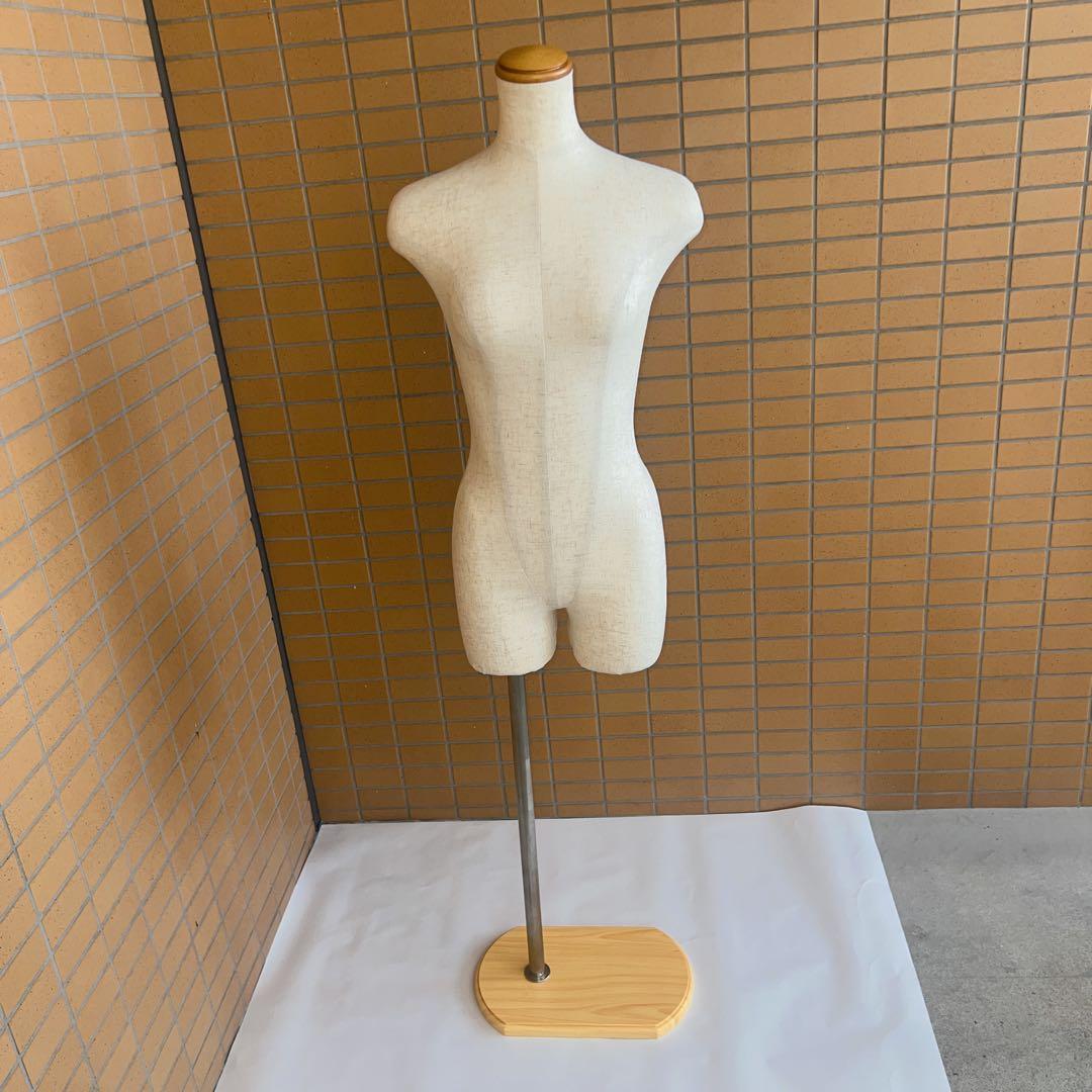 ホワイトマネキン布　大のみ、一体。