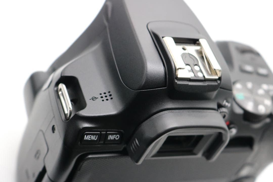 超美品 【Canon EOS Kiss X10 トリプルレンズセット】 安心保証