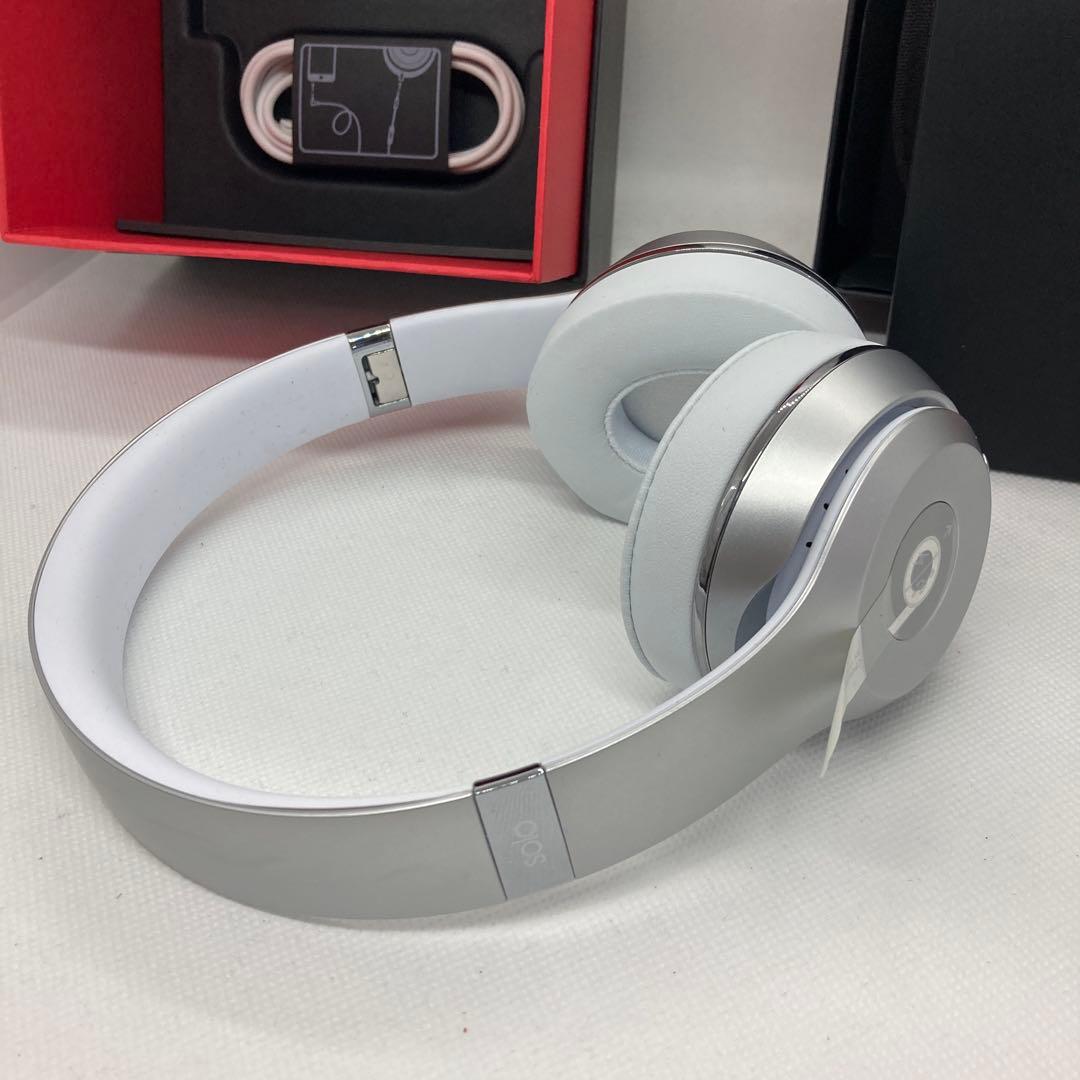 18)未使用Beats solo 3 wireless シルバー