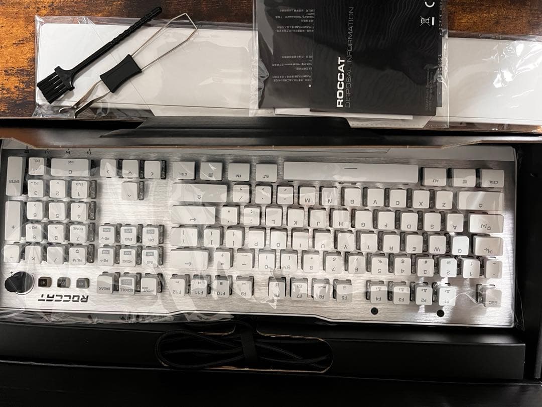 ROCCAT VULCAN 122aimo キーボード