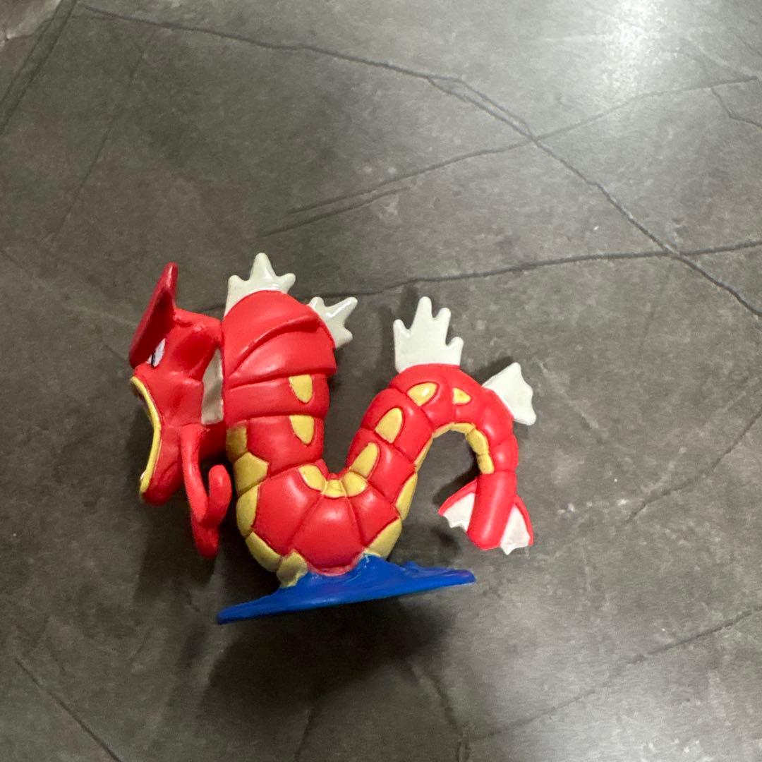 赤いギャラドス　フィギュア　モンコレ　非売品　ポケモンセンター