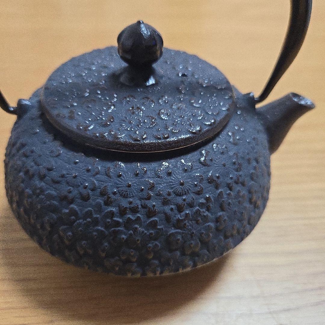 未使用品　南部鉄器　鉄瓶　茶こし付き