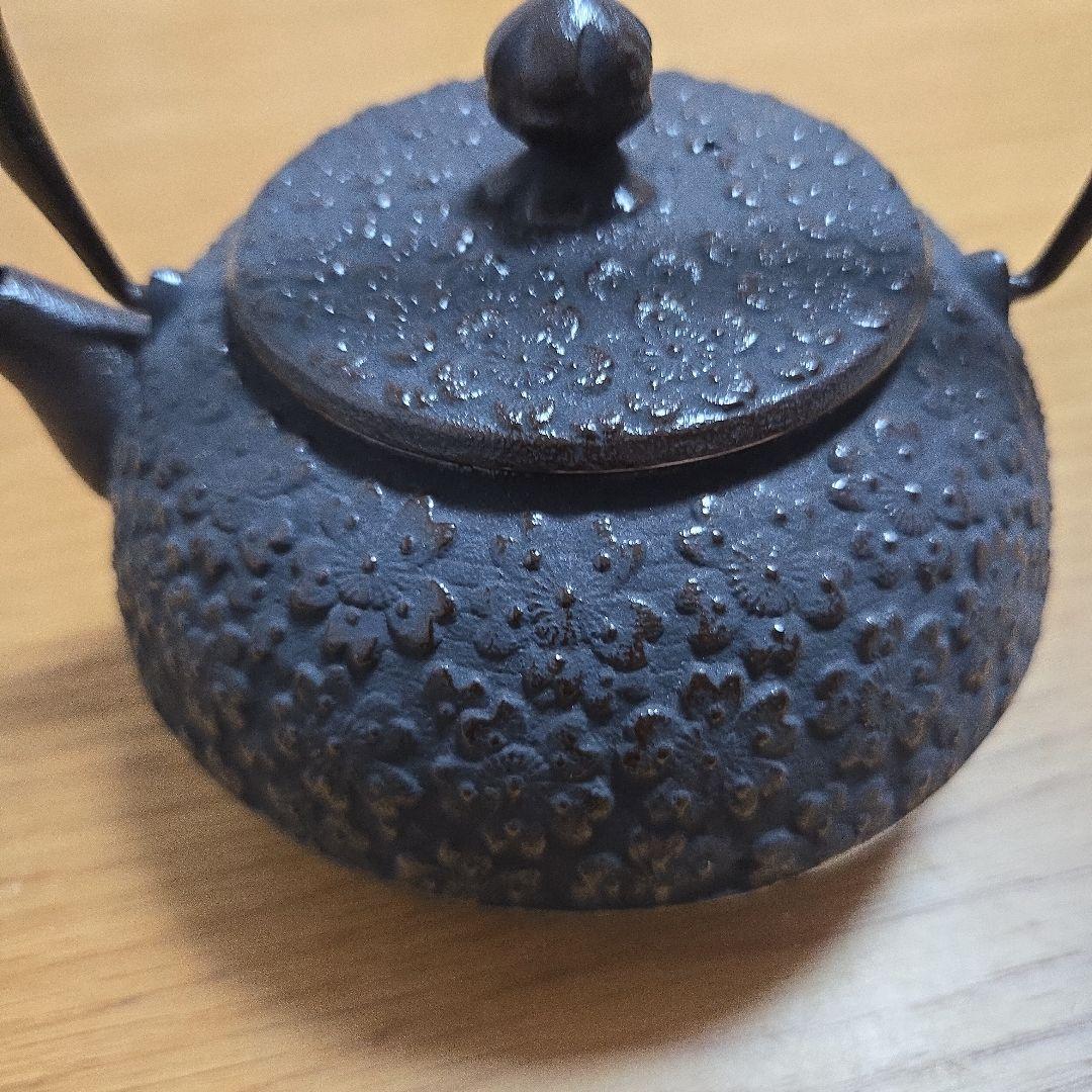 未使用品　南部鉄器　鉄瓶　茶こし付き
