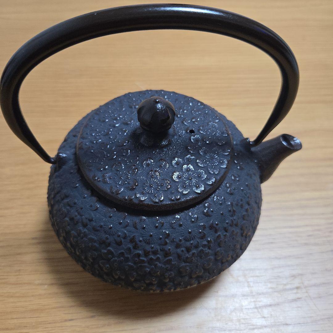未使用品　南部鉄器　鉄瓶　茶こし付き