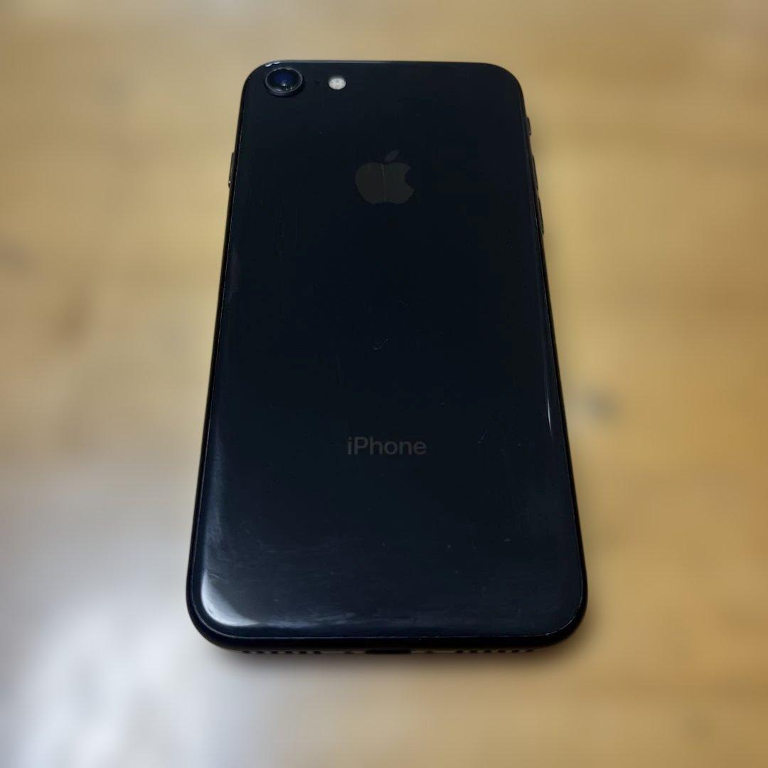 Apple iPhone 8 スペースグレー　64GB SIMロックなし　中古品