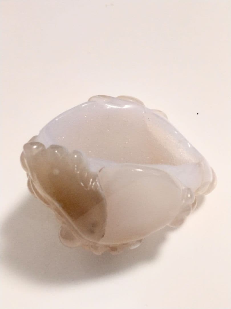 笑う銭蛙彫刻晶洞瑪瑙置物