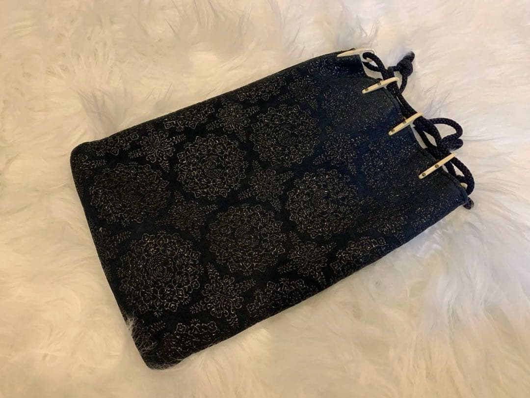 印傳屋 インデンヤ 花柄刺繍巾着ポーチ
