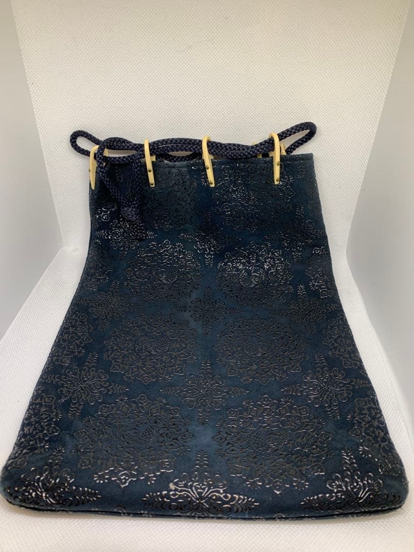 印傳屋 インデンヤ 花柄刺繍巾着ポーチ