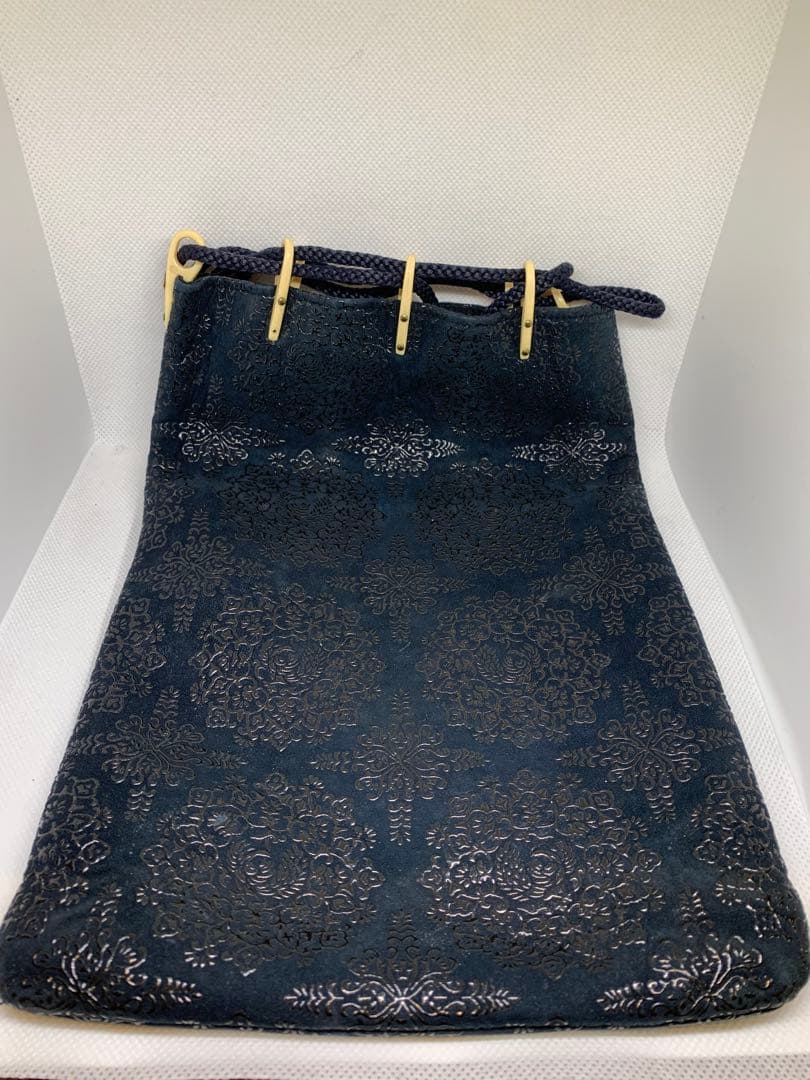 印傳屋 インデンヤ 花柄刺繍巾着ポーチ