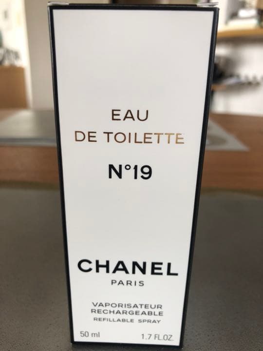 シャネル N°19 プードレ オードゥ パルファム (ヴァポリザター) 50ml