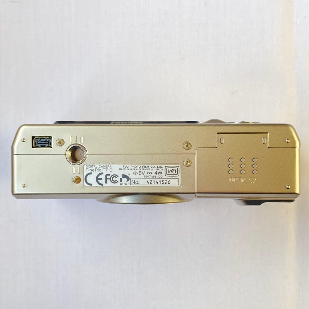 富士フイルム FinePix F710 シルバー デジカメ 中古 動作確認済み