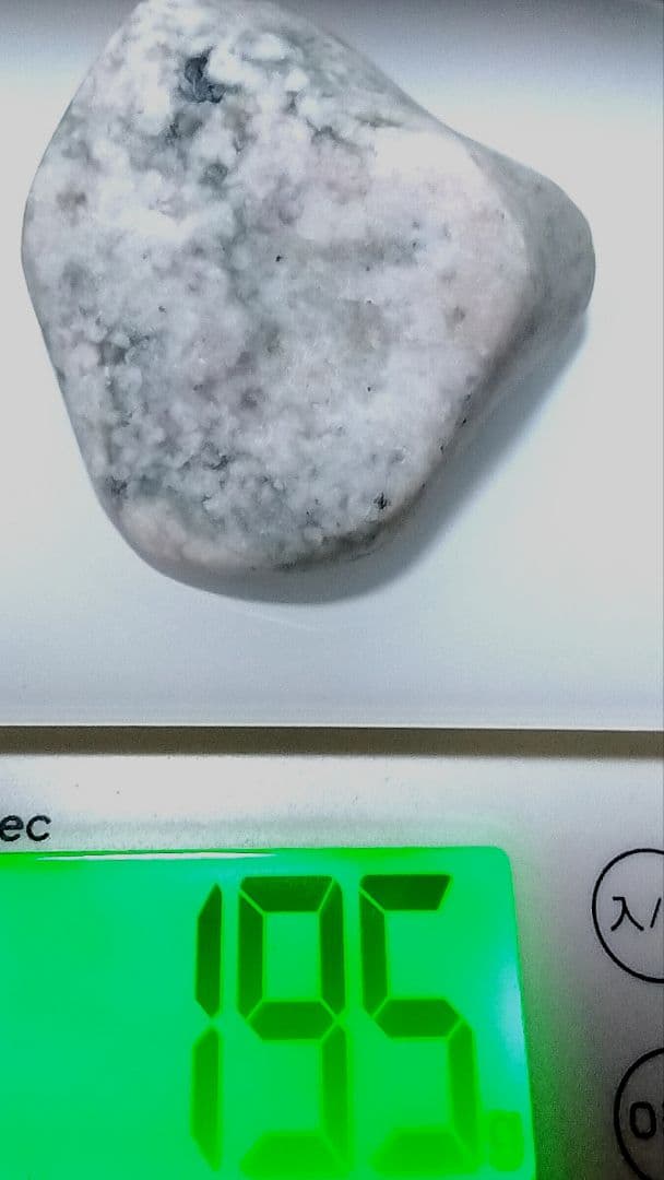 ★翡翠原石★糸魚川硬玉【切り出し・磨き195ｇ】