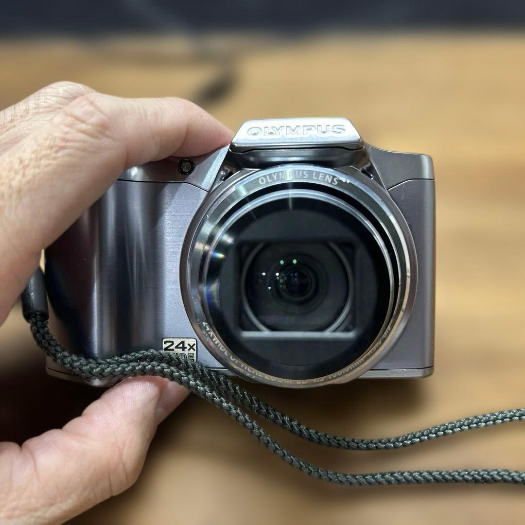 OLYMPUS SZ-14 シルバー / 光学24倍ズーム / ケース・充電器付