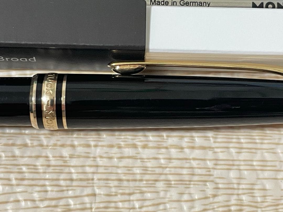 じ*じ様 MONTBLANC 油性インク ボールペン