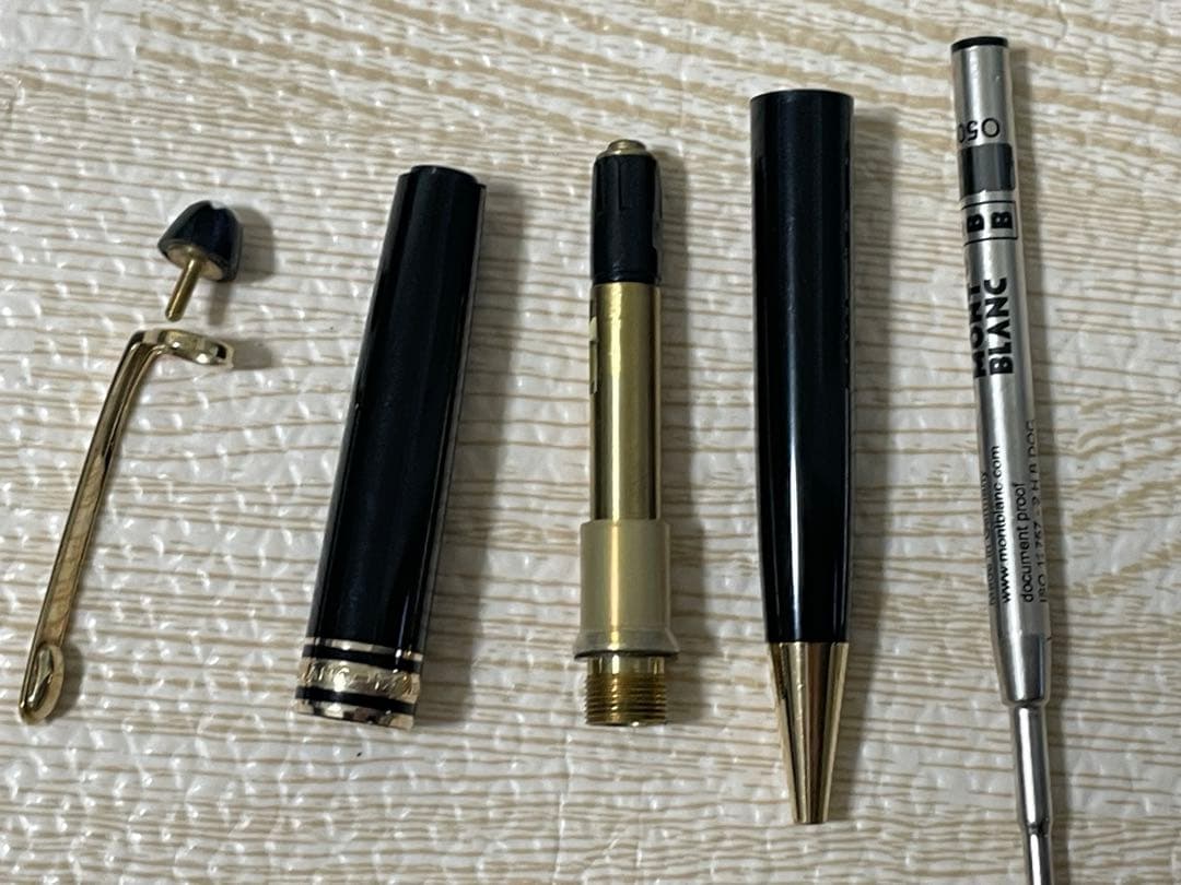 じ*じ様 MONTBLANC 油性インク ボールペン